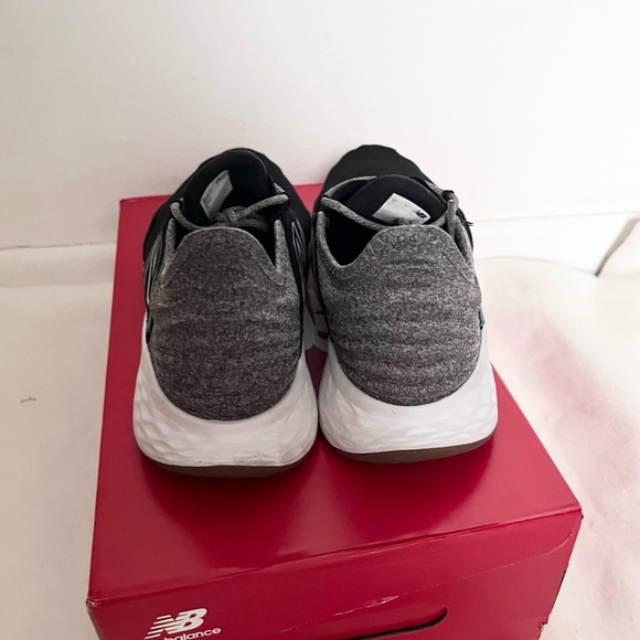 New Balance big boys KIDS fresh foam roav sneakers 7 - Picture 4 of 7